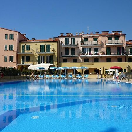Appartamento Vista Mare Con Piscina Cala Di Sole Imperia Exterior photo