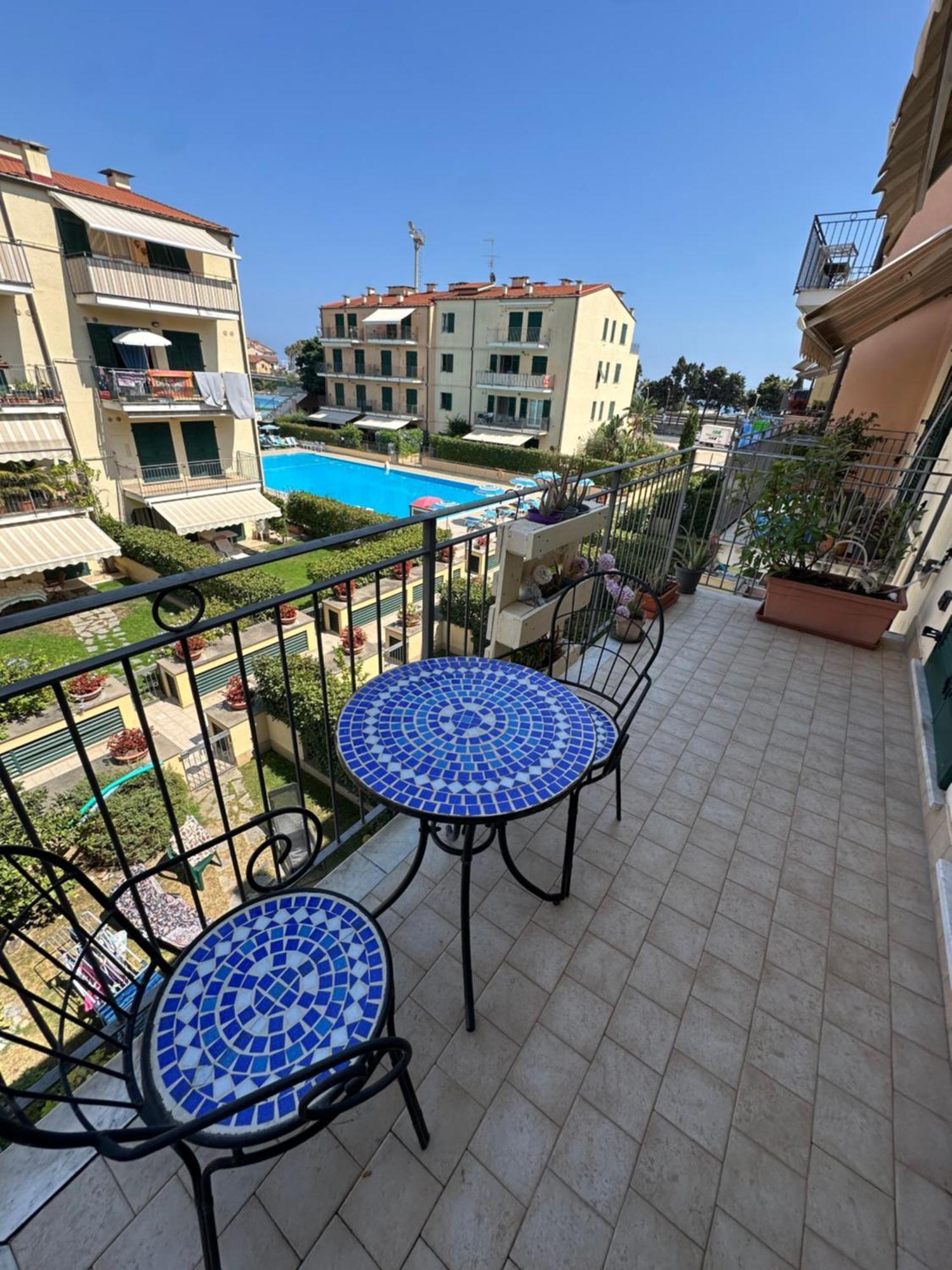 Appartamento Vista Mare Con Piscina Cala Di Sole Imperia Exterior photo